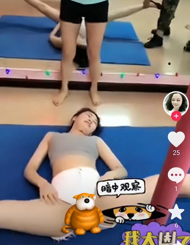 CQ9电子女子练瑜伽不小心摔倒女子大喊：都闭眼我看谁不正经(图3)