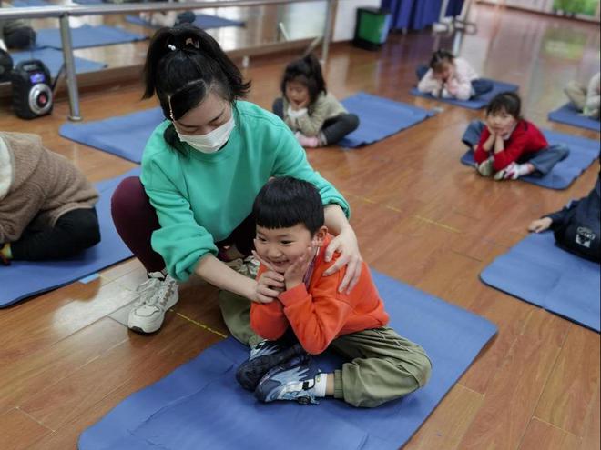 苏州新幼大二班：健康运动伴我行(图2)