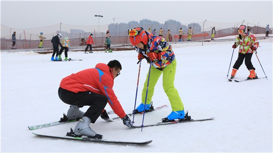 300名体育老师助力冬奥！济南市冰雪项目教练员培训班开班(图3)